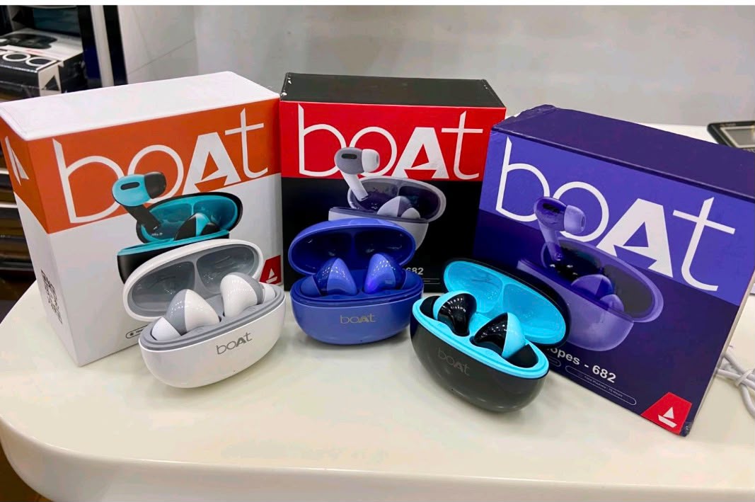 New Boat (Earbuds-682)super Quality shiny Extra Bass sound Hard box 1by1 lamination - Image 2